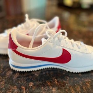 Nike Cortez Youth Boys Tennis Shoes 6.5 (fits women 7.5)